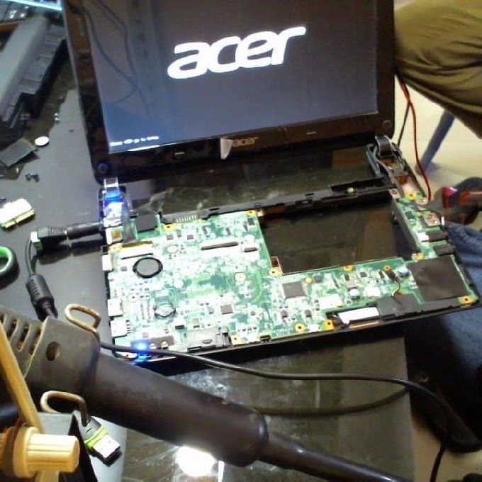 Laptop Broken Hinges Repair Experts