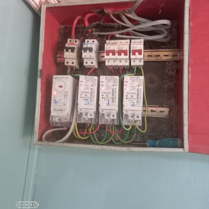 Fitting Electric Meters in Residential Homes