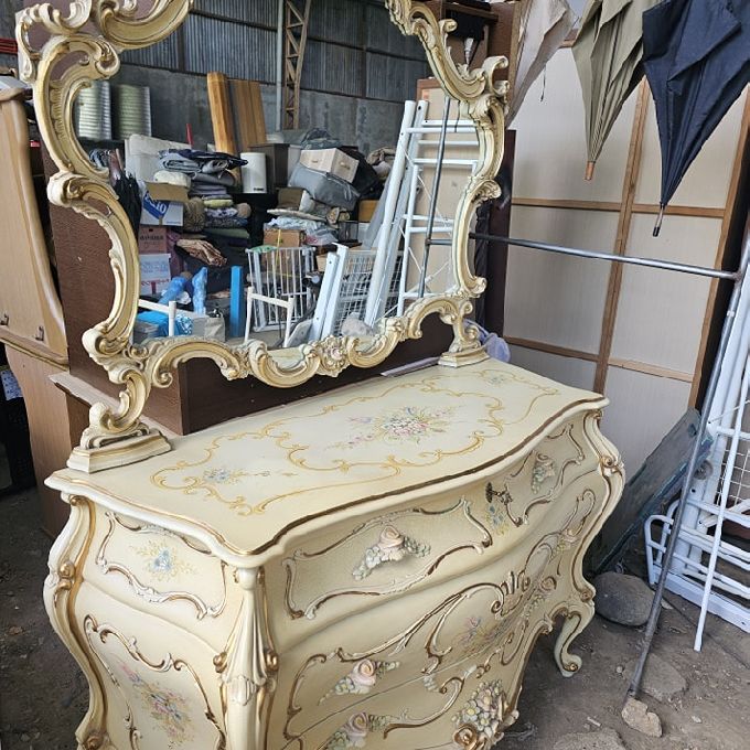 Wooden Luxury Antique Dressing Console Table for Sale in Kenyatta Rd