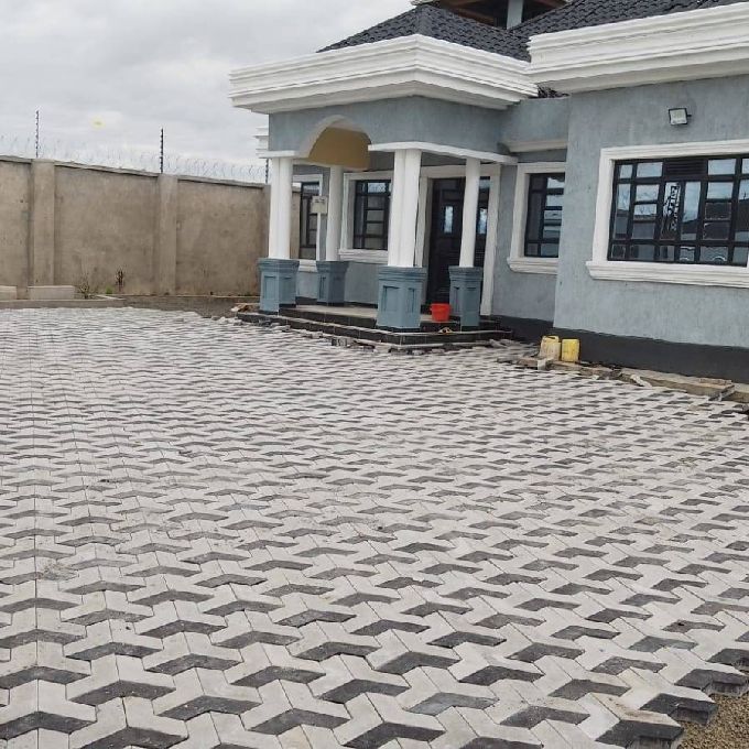 Fitting High Quality 3D Cabros at a Home in Kenyatta Road