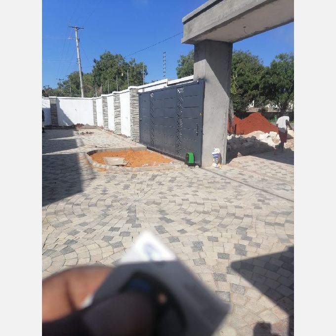 Automation of a Sliding Gate for a New Home in Kiembeni